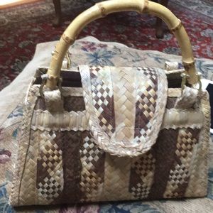 Very roomy bag, great for a summer Clean, no smell